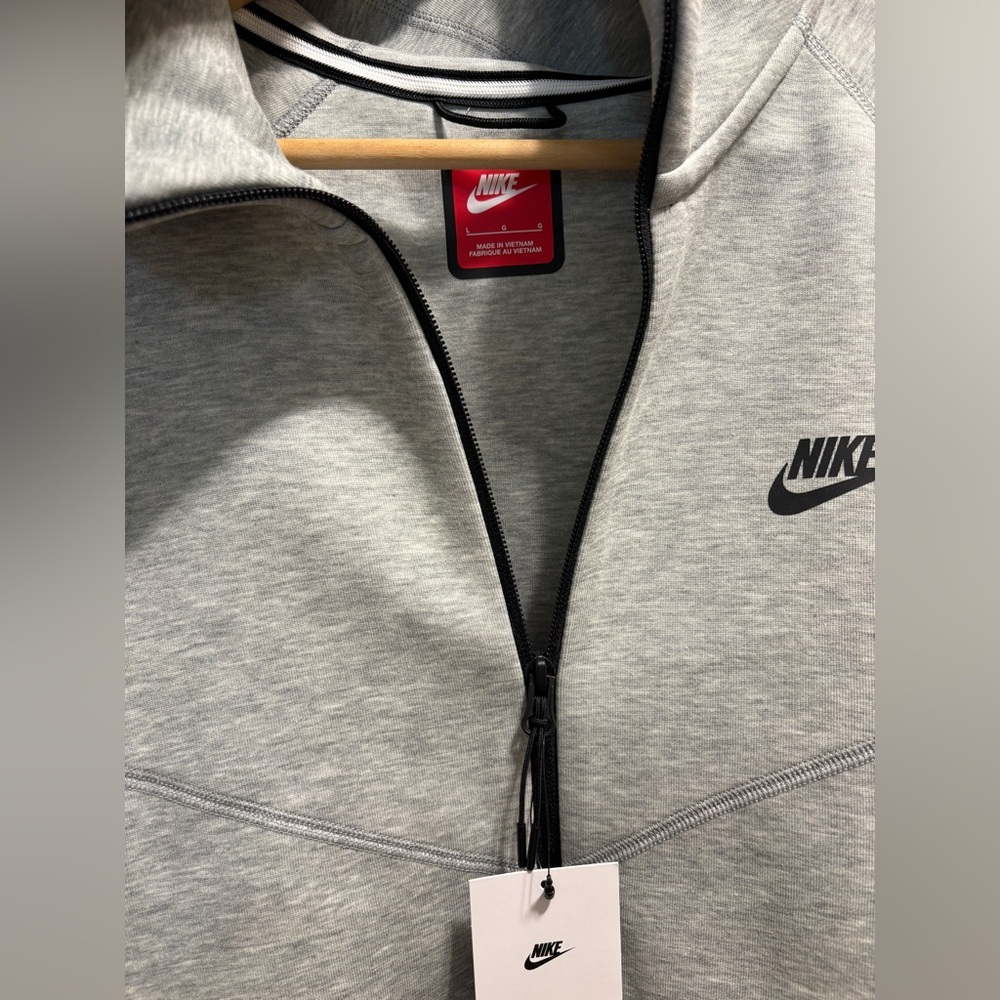 Nike Tech Jacket - Picture 4 of 5